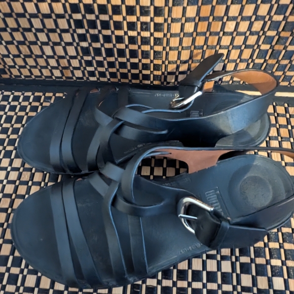 FitFlop black strappy sandal - Picture 2 of 4